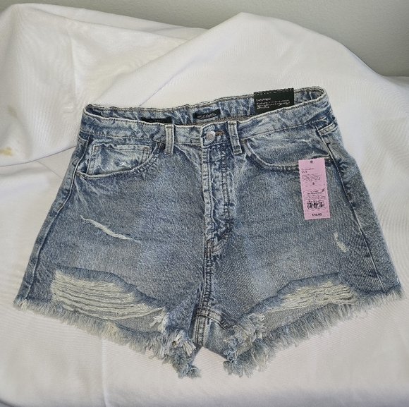 Wild Fable NWT high rise distressed jean shorts - Picture 1 of 4